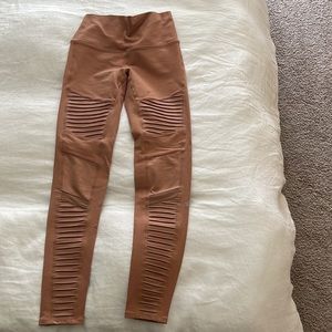 Alo yoga warrior legging